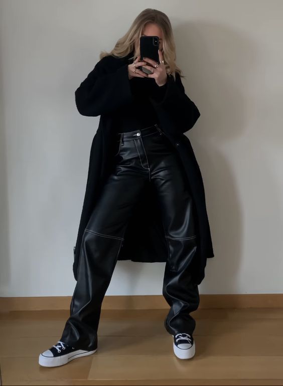 total black-ντύσιμο-με-δερμάτινο baggy pant-ιδέες-