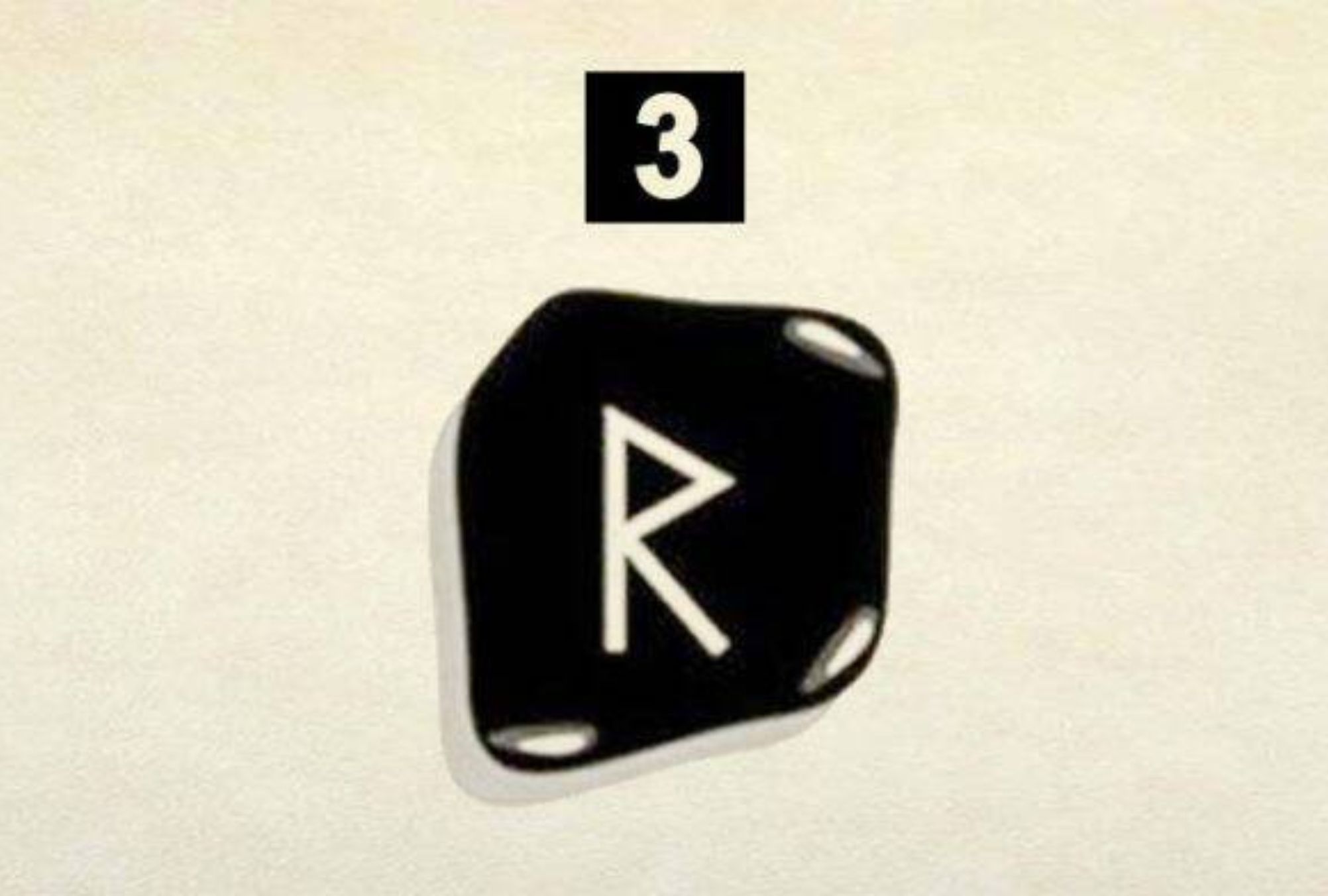 Το test με τους ρούνους που θα σας αποκαλύψει τι σας επιφυλάσσει το μέλλον