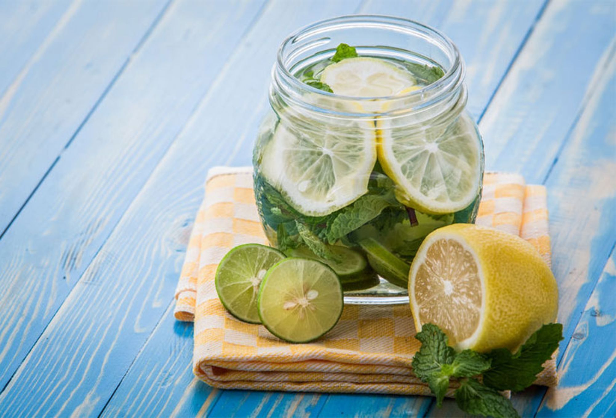 Βρώμικα χαλιά μπανιέρα ή πάγκοι κουζίνας: 12 diy φυσικά καθαριστικά από βότανα