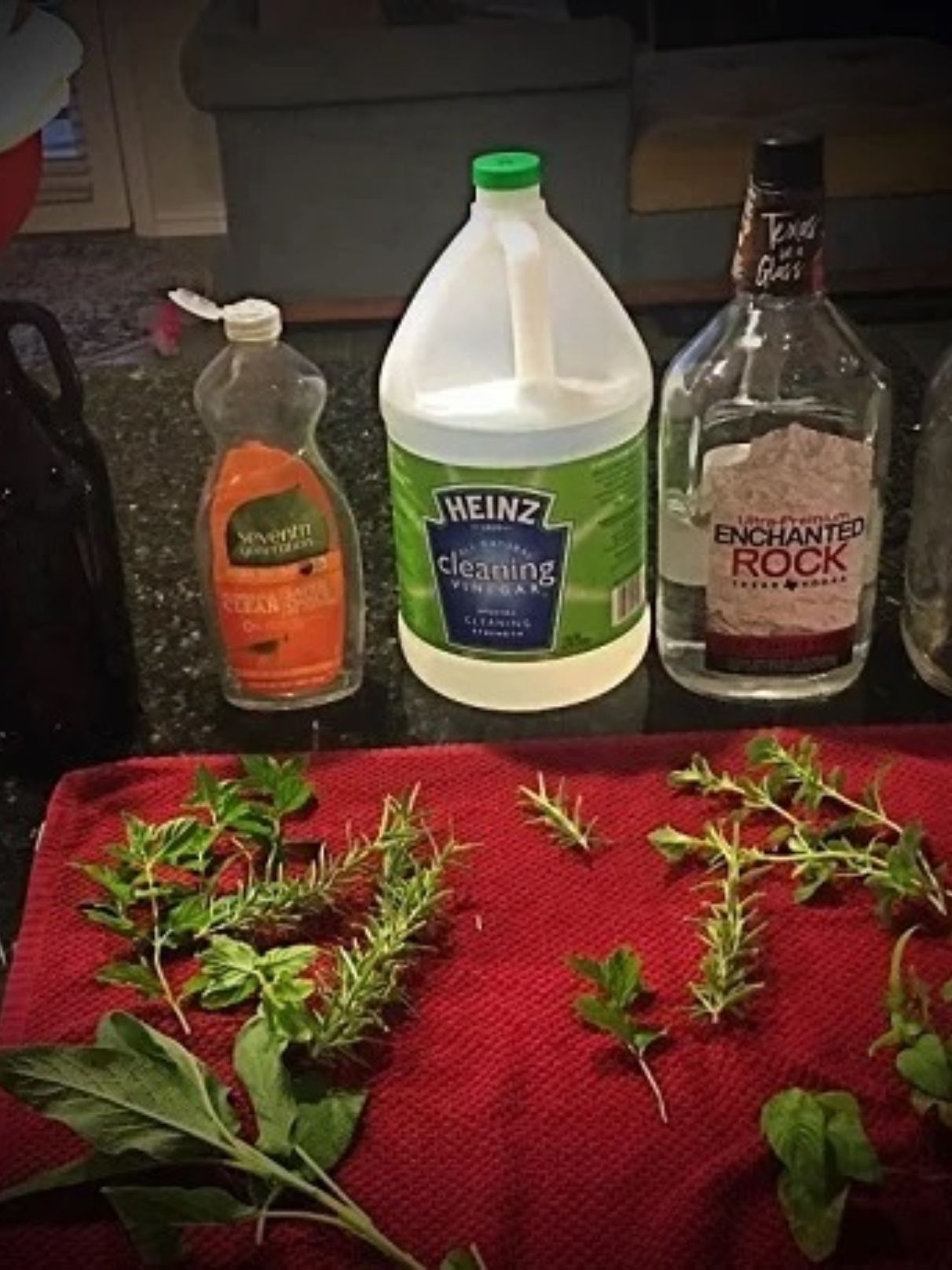 Βρώμικα χαλιά μπανιέρα ή πάγκοι κουζίνας: 12 diy φυσικά καθαριστικά από βότανα