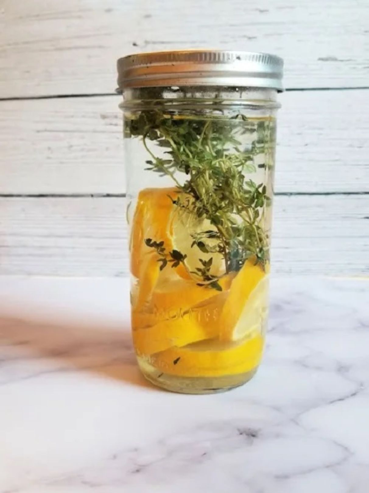 Βρώμικα χαλιά μπανιέρα ή πάγκοι κουζίνας: 12 diy φυσικά καθαριστικά από βότανα