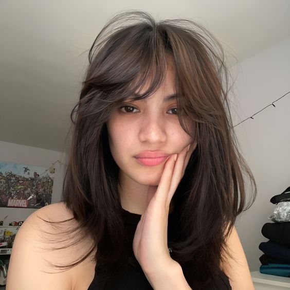 Kitty Cut: Το νέο κούρεμα που θα δώσει στιλ στα μεσαίου μήκους ή στα bob μαλλιά σου το 2024