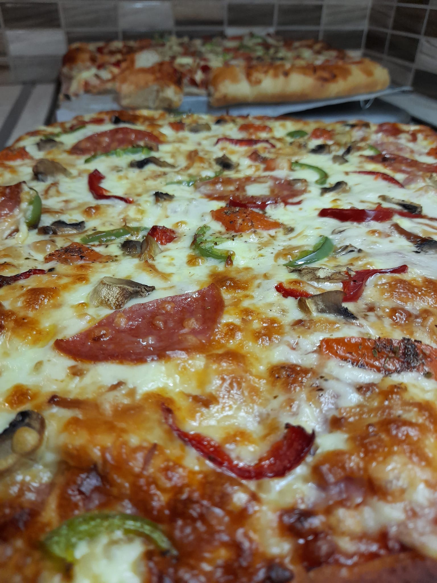πίτσα-με-σιμιγδάλι-συνταγή-