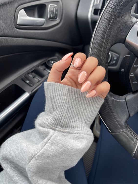 ιδέες-για-peach fuzz-νύχια-τάσεις 2024-