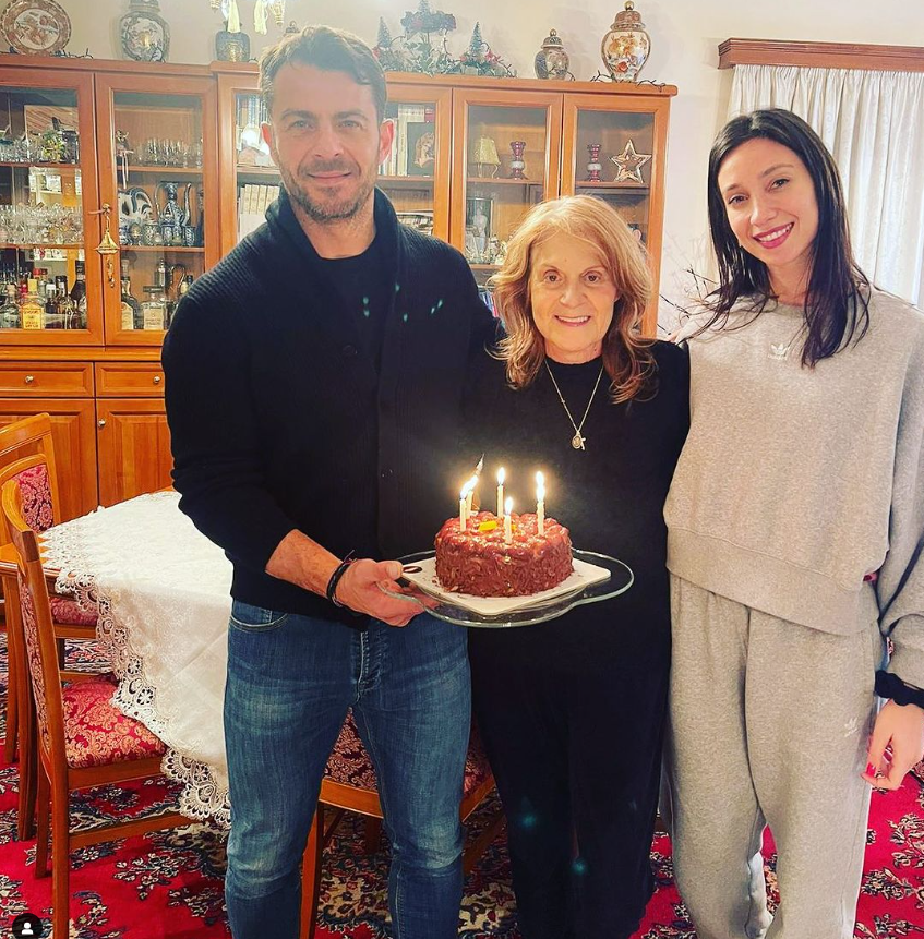 Γιώργος Αγγελόπουλος : «Ήταν οξύμωρο ότι μια μέρα μετά τον γάμο μας, οργανώναμε την κηδεία της μητέρας μου»