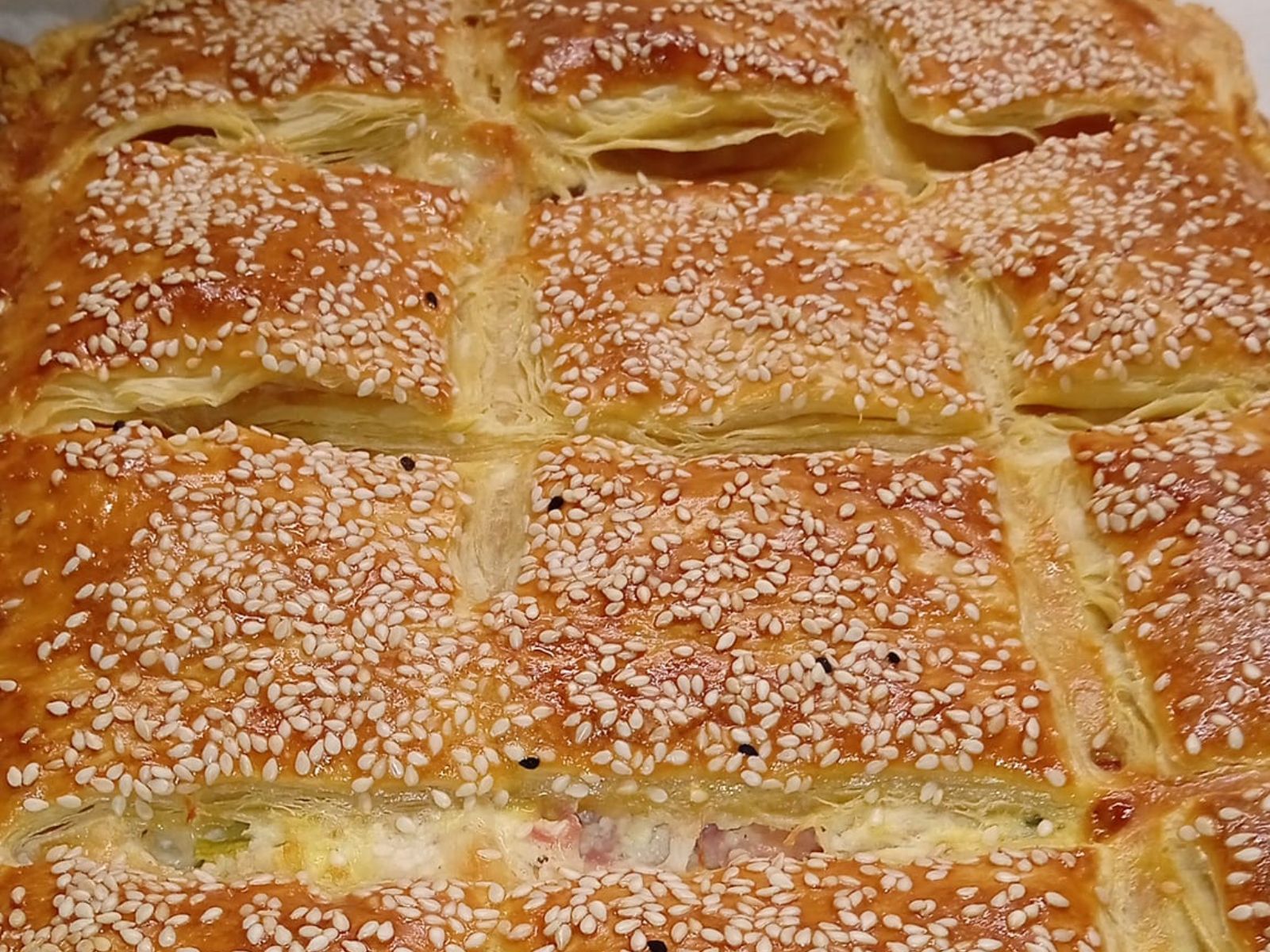 κοτόπιτα-με-κρέμα γάλακτος-και-μπέικον-συνταγή-