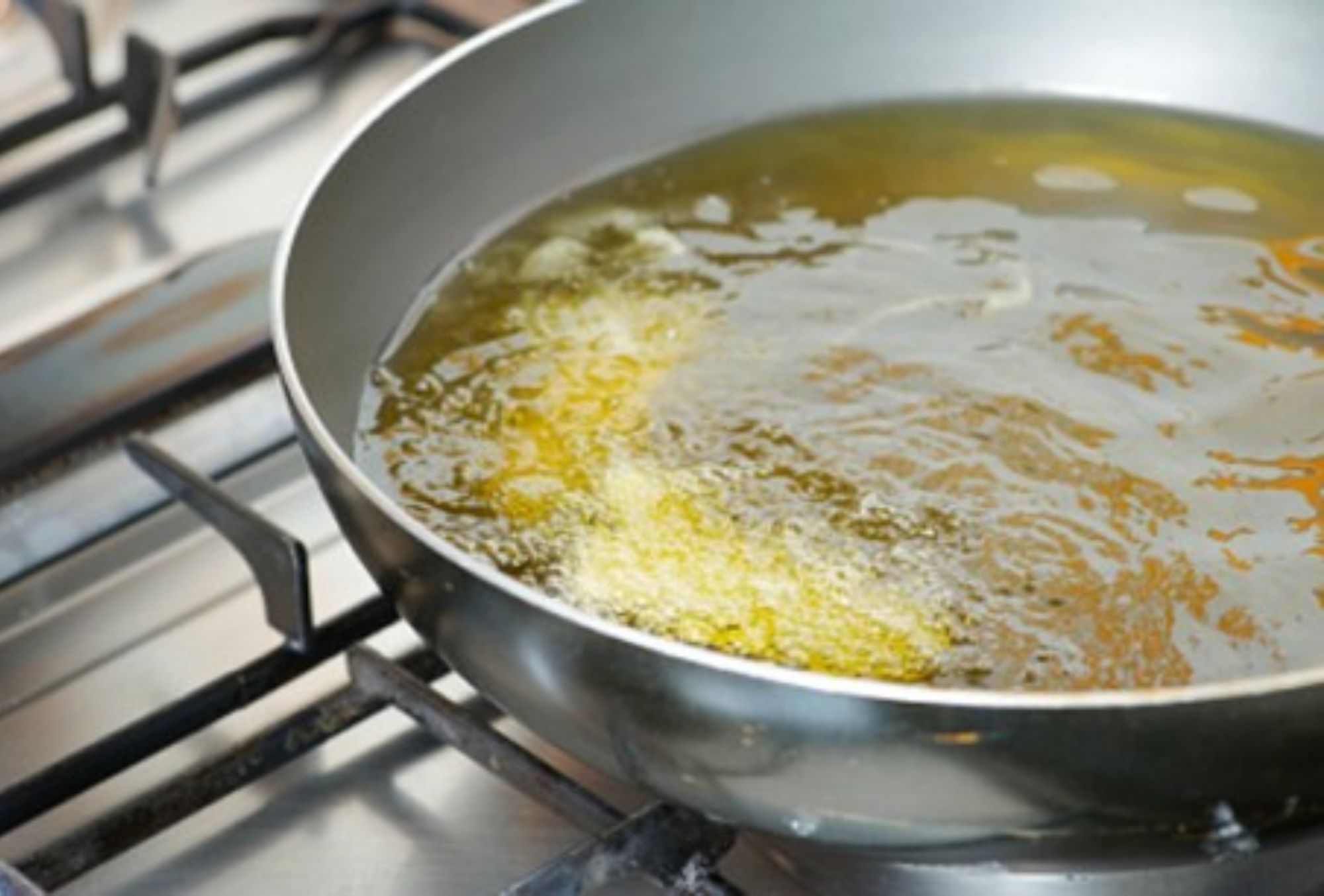 Σπιτικό απορρυπαντικό ρούχων από χρησιμοποιημένο λάδι 