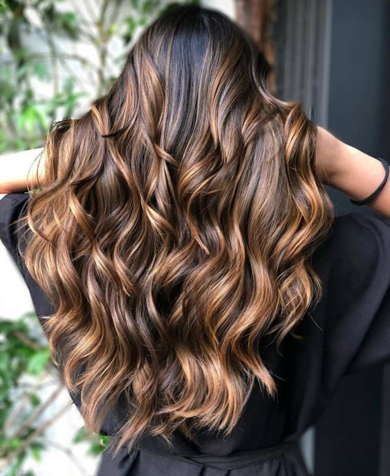 ιδέες-για-kitty brunette-τεχνική-στα-μαλλιά-τάσεις 2024-