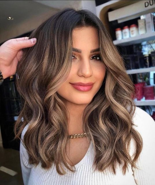 ιδέες-για-kitty brunette-τεχνική-στα-μαλλιά-τάσεις 2024-