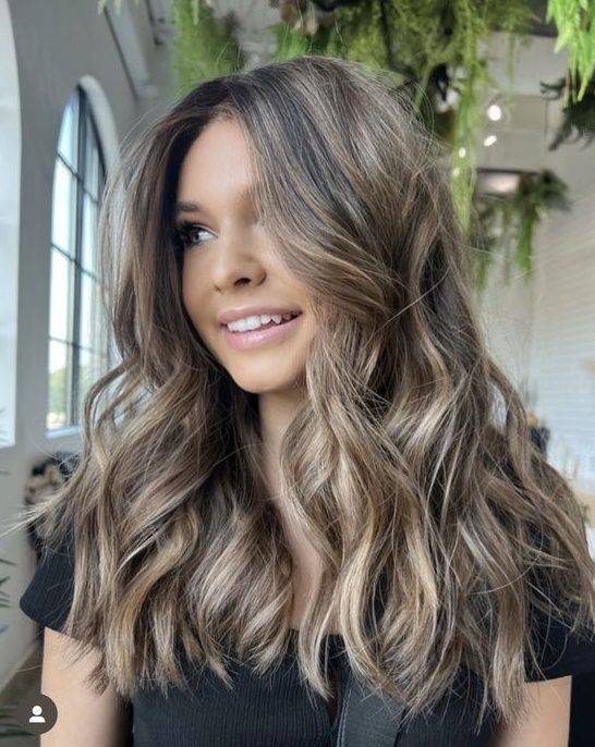 ιδέες-για-kitty brunette-τεχνική-στα-μαλλιά-τάσεις 2024-