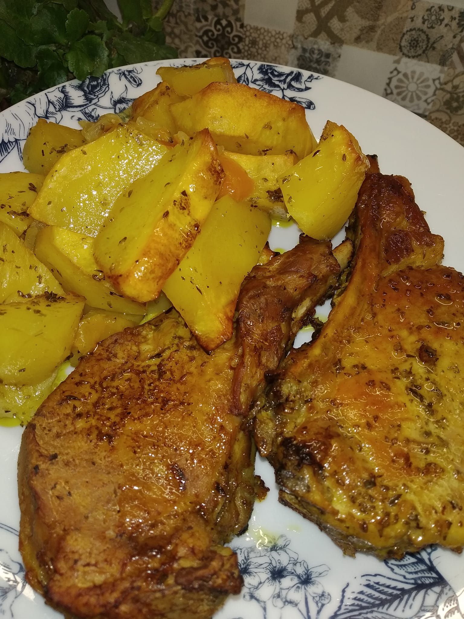 μπριζόλες-με-πατάτες-στο-φούρνο-συνταγή- μπριζόλες-με-πατάτες-στο-φούρνο-συνταγή-