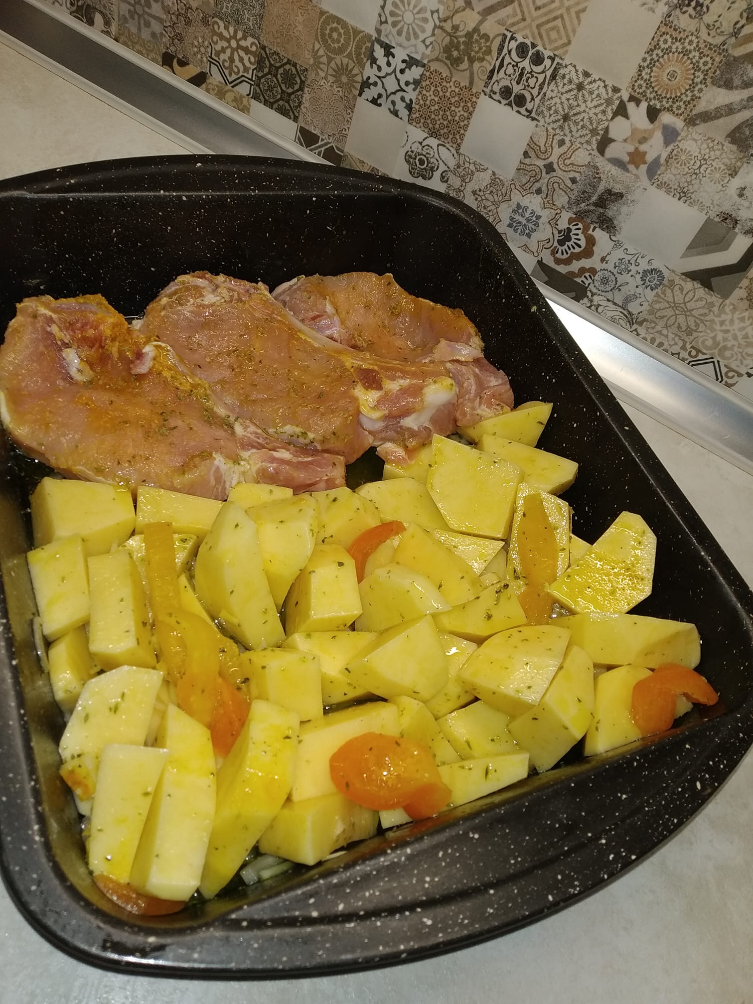 μπριζόλες-με-πατάτες-στο-φούρνο-συνταγή- μπριζόλες-με-πατάτες-στο-φούρνο-συνταγή-