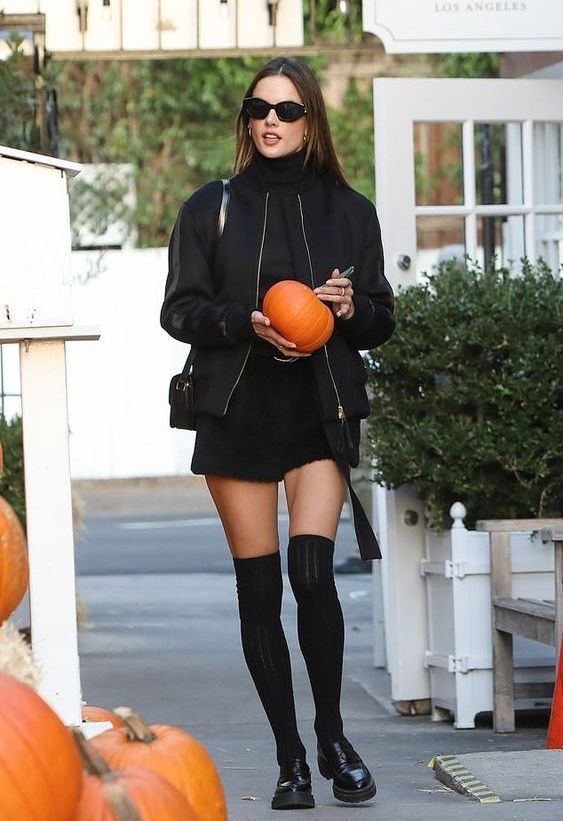 ιδέες-για-γυναικείο ντύσιμο-με-μεγάλες κάλτσες-Χειμώνας 2024- ιδέες-για-γυναικείο ντύσιμο-με-μεγάλες κάλτσες-Χειμώνας 2024-