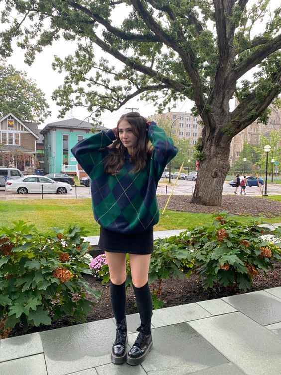 ιδέες-για-γυναικείο ντύσιμο-με-μεγάλες κάλτσες-Χειμώνας 2024- ιδέες-για-γυναικείο ντύσιμο-με-μεγάλες κάλτσες-Χειμώνας 2024-