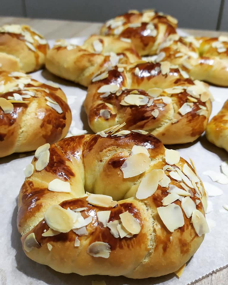 ατομικά-τσουρέκια-συνταγή- ατομικά-τσουρέκια-συνταγή-