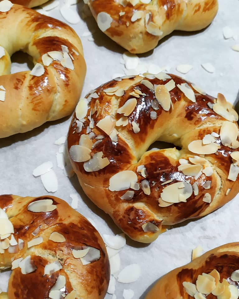 ατομικά-τσουρέκια-συνταγή- ατομικά-τσουρέκια-συνταγή-