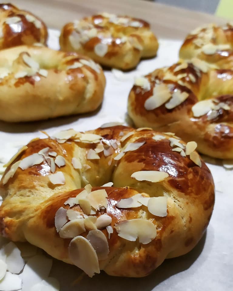 ατομικά-τσουρέκια-συνταγή- ατομικά-τσουρέκια-συνταγή-