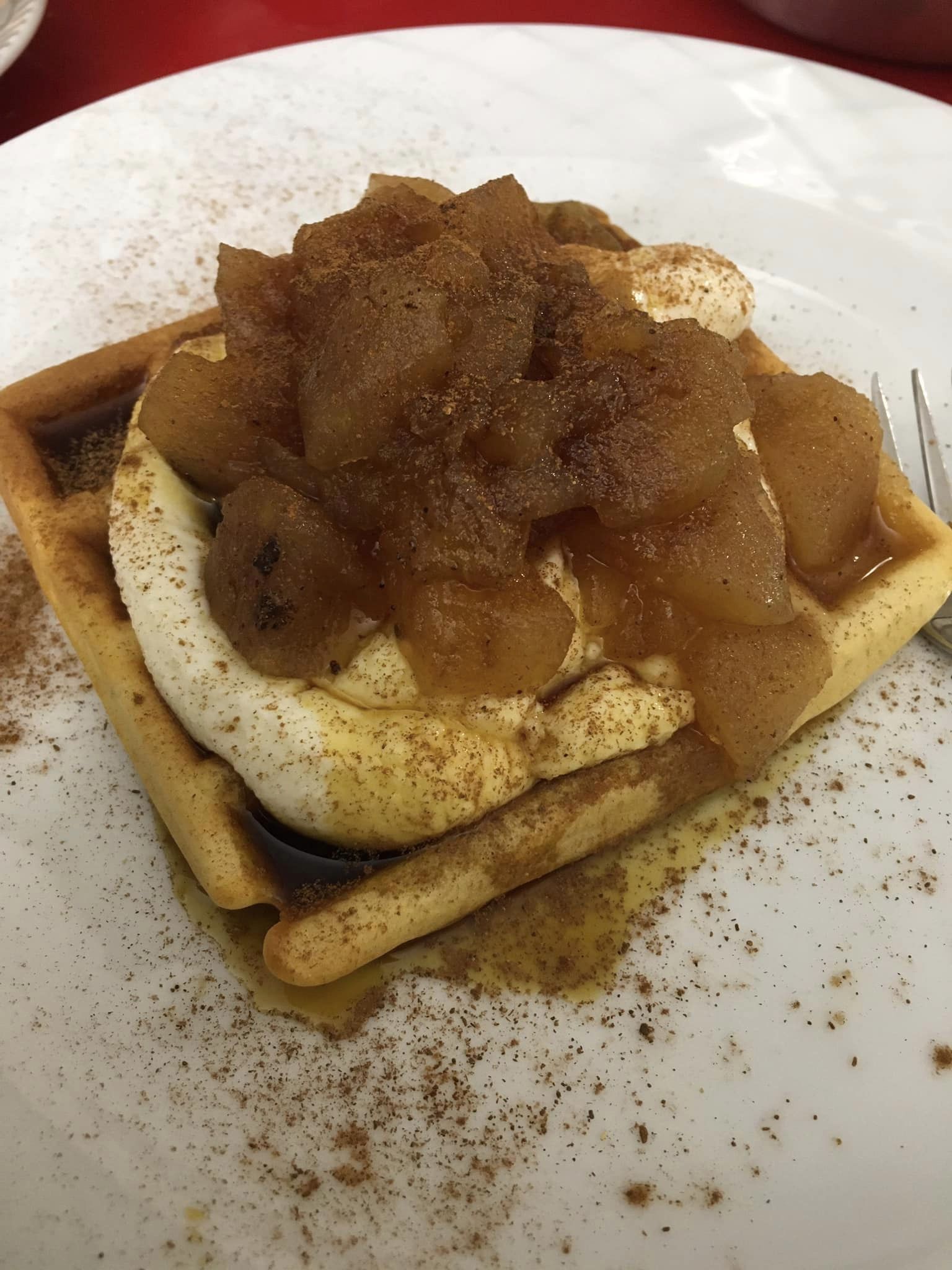 βάφλες-με-σιμιγδαλόκρεμα-και-κομπόστα μήλου-συνταγή-