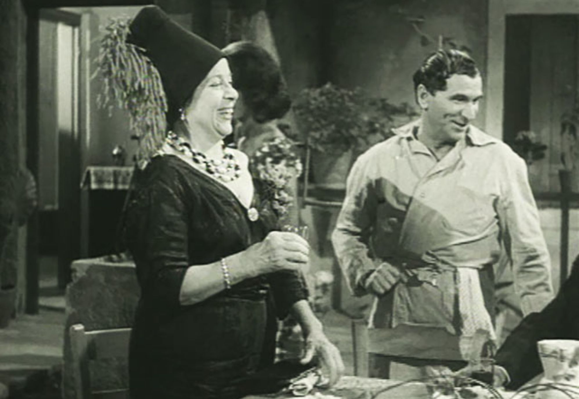 Η κουτσομπόλα προξενήτρα του ελληνικού κινηματογράφου που ξεκίνησε την καριέρα της από τα 13, η απαγωγή, ο διάσημος εγγονός και το τραγικό τέλος ξεχασμένη από όλους