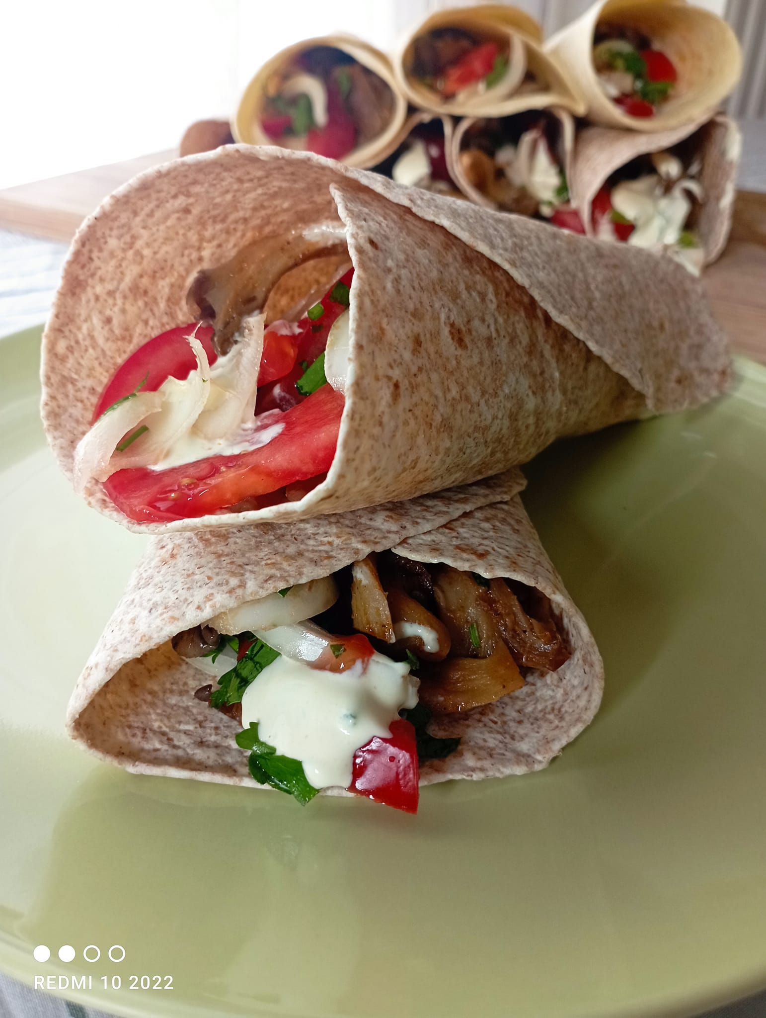 τορτίγιες-ολικής-με-λαχανικά-και-σώς γιαουρτιού-συνταγή- τορτίγιες-ολικής-με-λαχανικά-και-σώς γιαουρτιού-συνταγή-