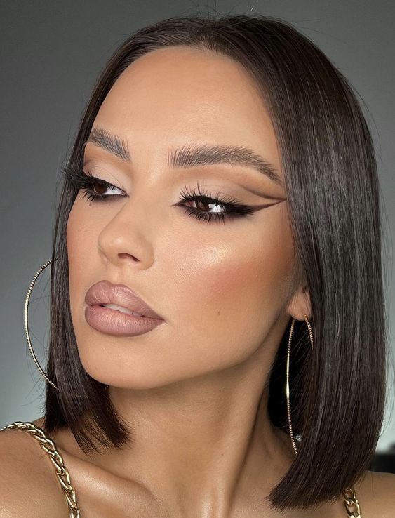 lip contouring-με-μπεζ-και-καφέ-κραγιόν-ιδέες-