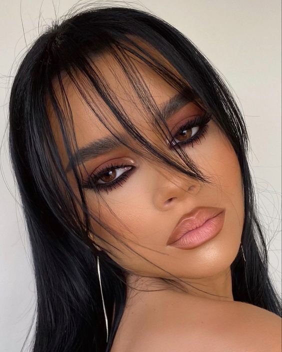 lip contouring-με-μπεζ-μολύβι-και-ροζ-κραγιόν-ιδέες-