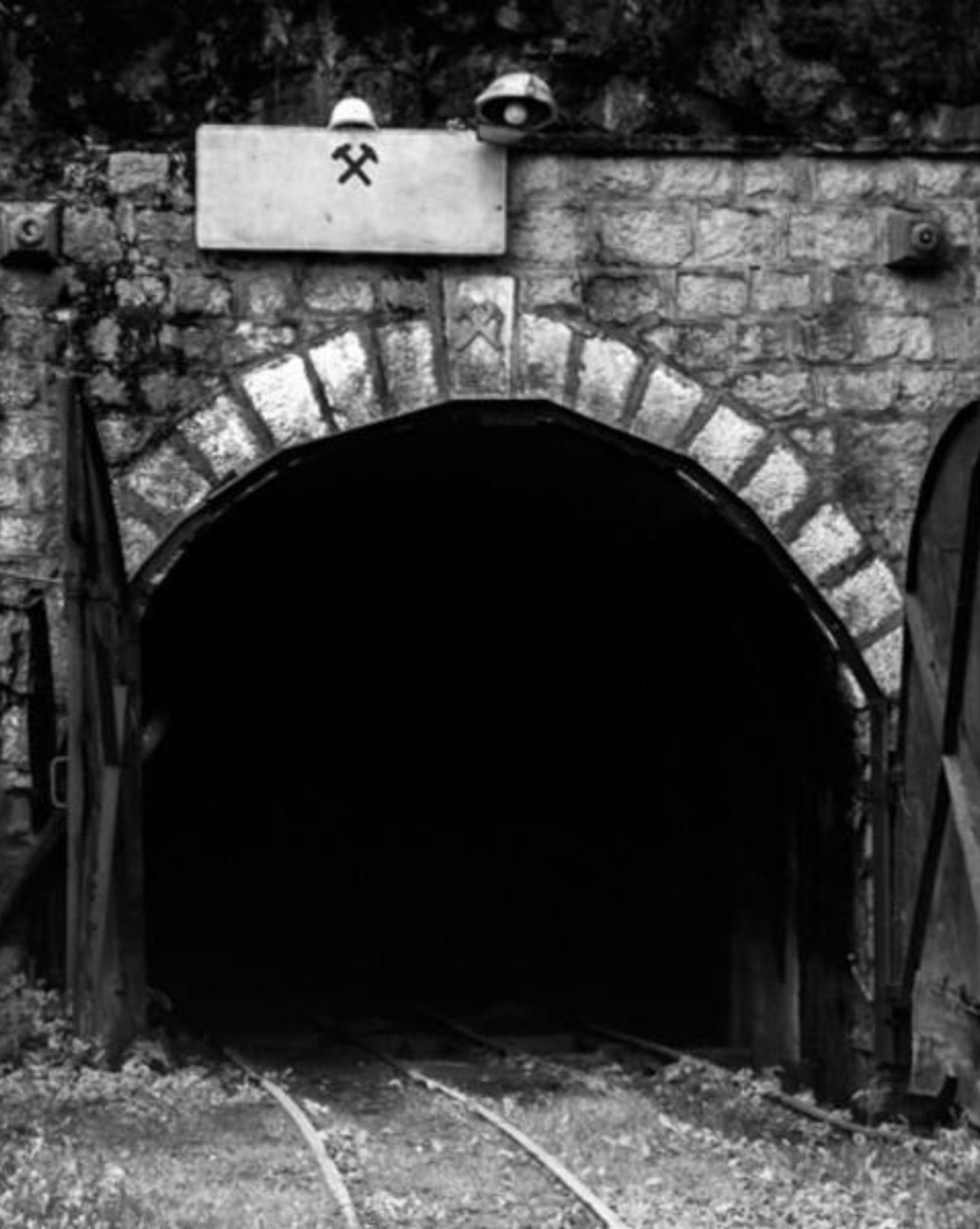 Ψυχολογικό τεστ: Διαλέξτε την είσοδο που σας τρομάζει περισσότερο και ανακαλύψτε λεπτομέρειες της προσωπικότητας σας που δεν γνωρίζατε