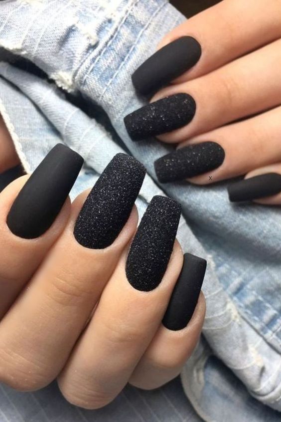 ιδέες-για-μαύρα ματ-νύχια-Χειμώνας 2024-