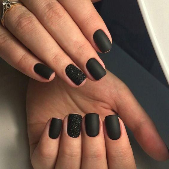 ιδέες-για-μαύρα ματ-νύχια-Χειμώνας 2024-