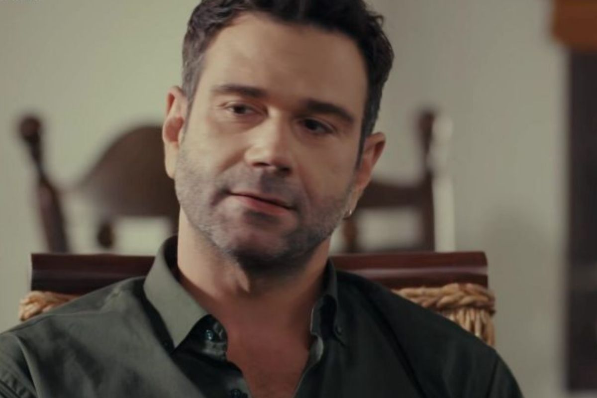 Η Γη της Ελιάς-Μάνος- Η Γη της Ελιάς-Μάνος-