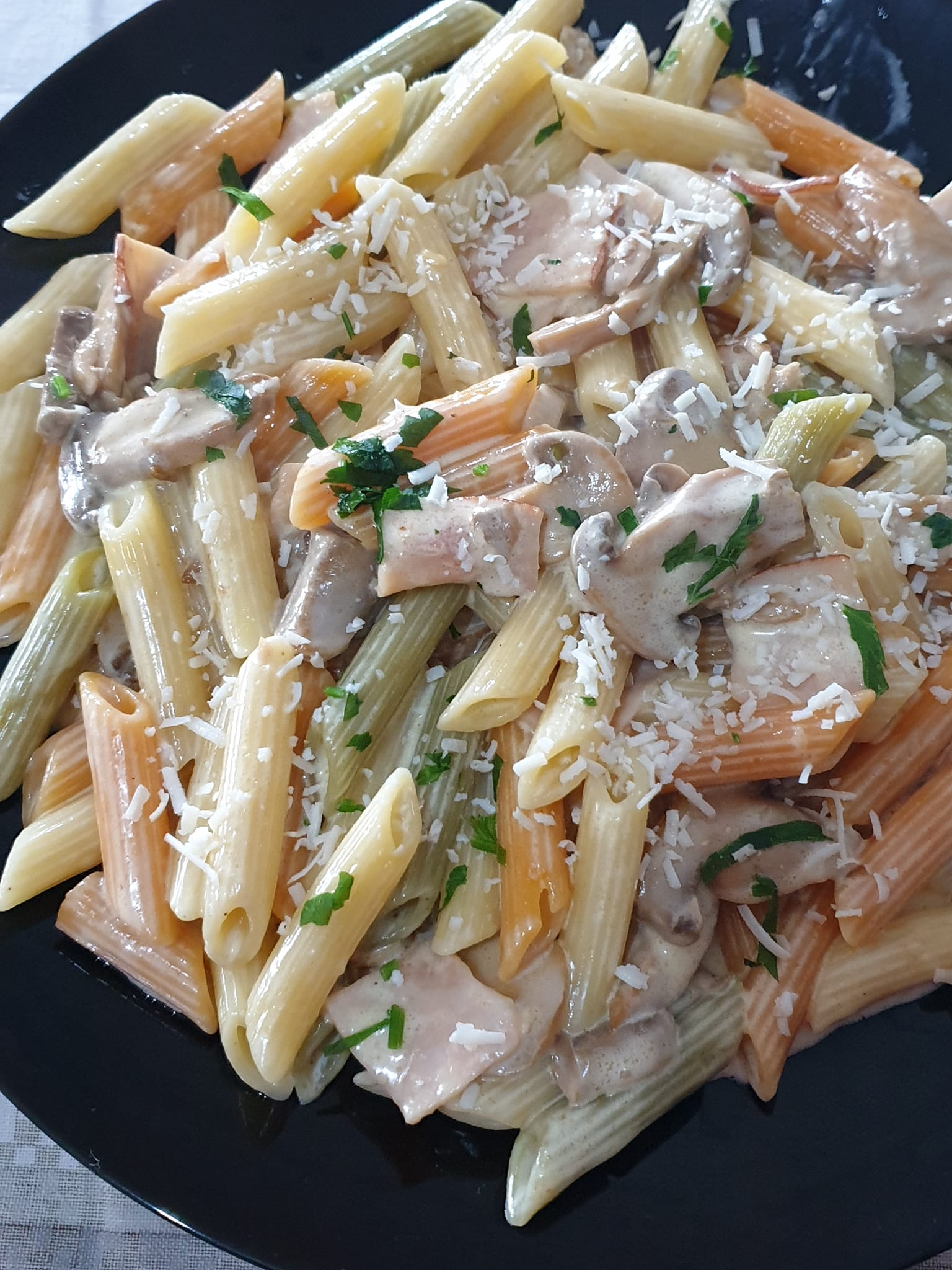 πένες-τρικολόρε-με-μανιτάρια-συνταγή- πένες-τρικολόρε-με-μανιτάρια-συνταγή-