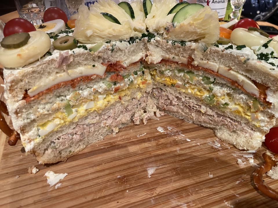 αλμυρή-τούρτα-με-ψωμί μπόμπα-συνταγή- αλμυρή-τούρτα-με-ψωμί μπόμπα-συνταγή-