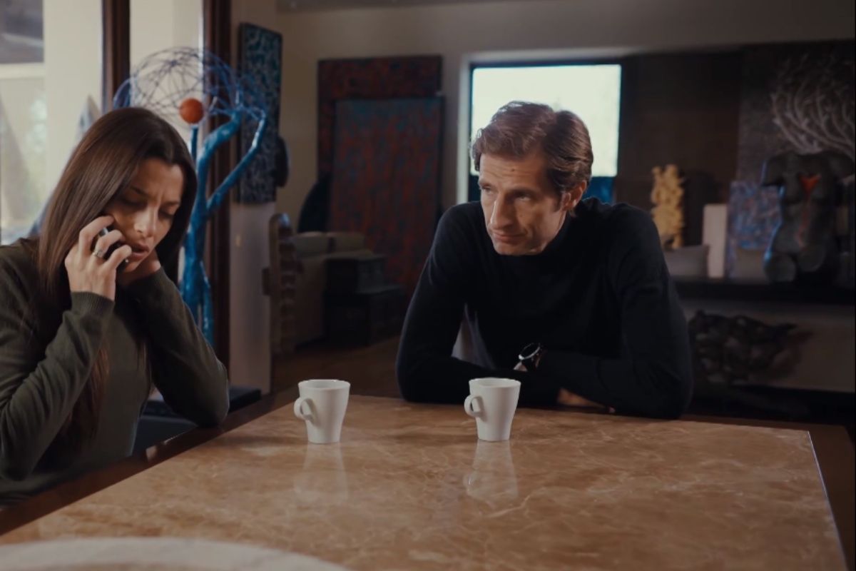 Η Γη της Ελιάς: Ο Κωνσταντίνος κάνει μία ανακοίνωση που της αλλάζει τη ζωή