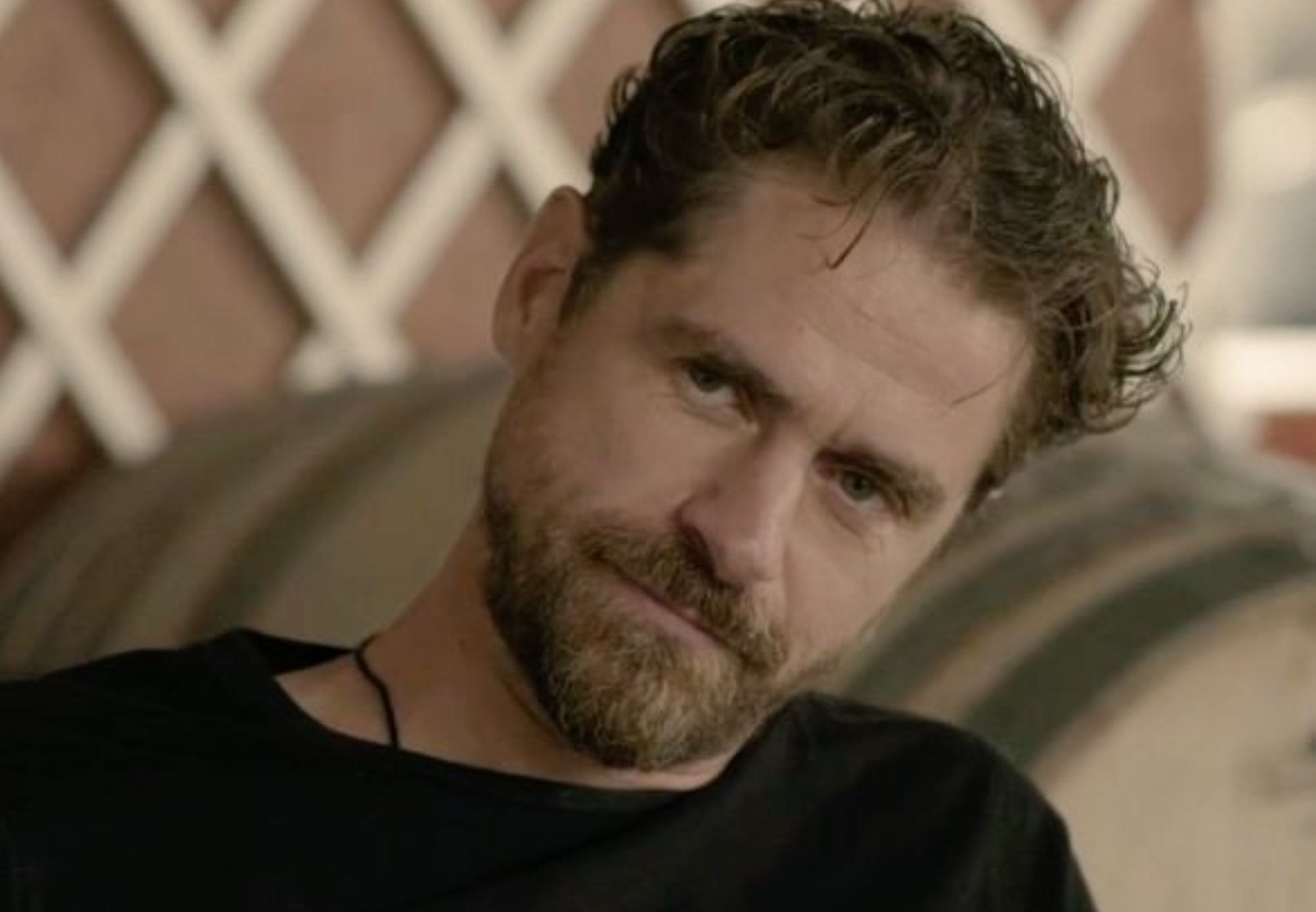 Σασμός: Ο Μαθιός διώχνει τη Νάντια με τις κλωτσιές