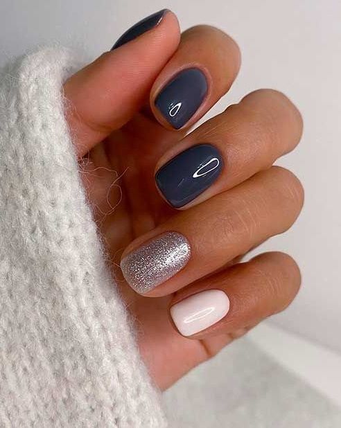 γκρι-μοβ-νύχια-με-γκλίτερ-ιδέες-