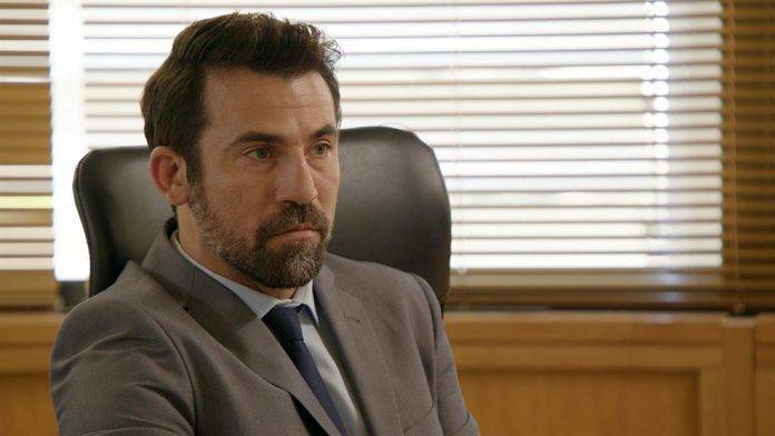 Παγιδευμένοι: Η Αγγελική δε θέλει να κρατήσει το παιδί – Ο Σταύρος την σταματά σε μία συγκινητική σκηνή