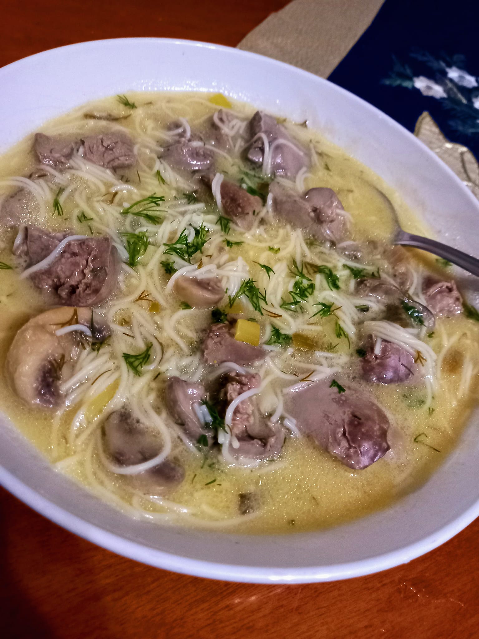 σούπα-με-συκωτάκια-και-μανιτάρια-συνταγή-