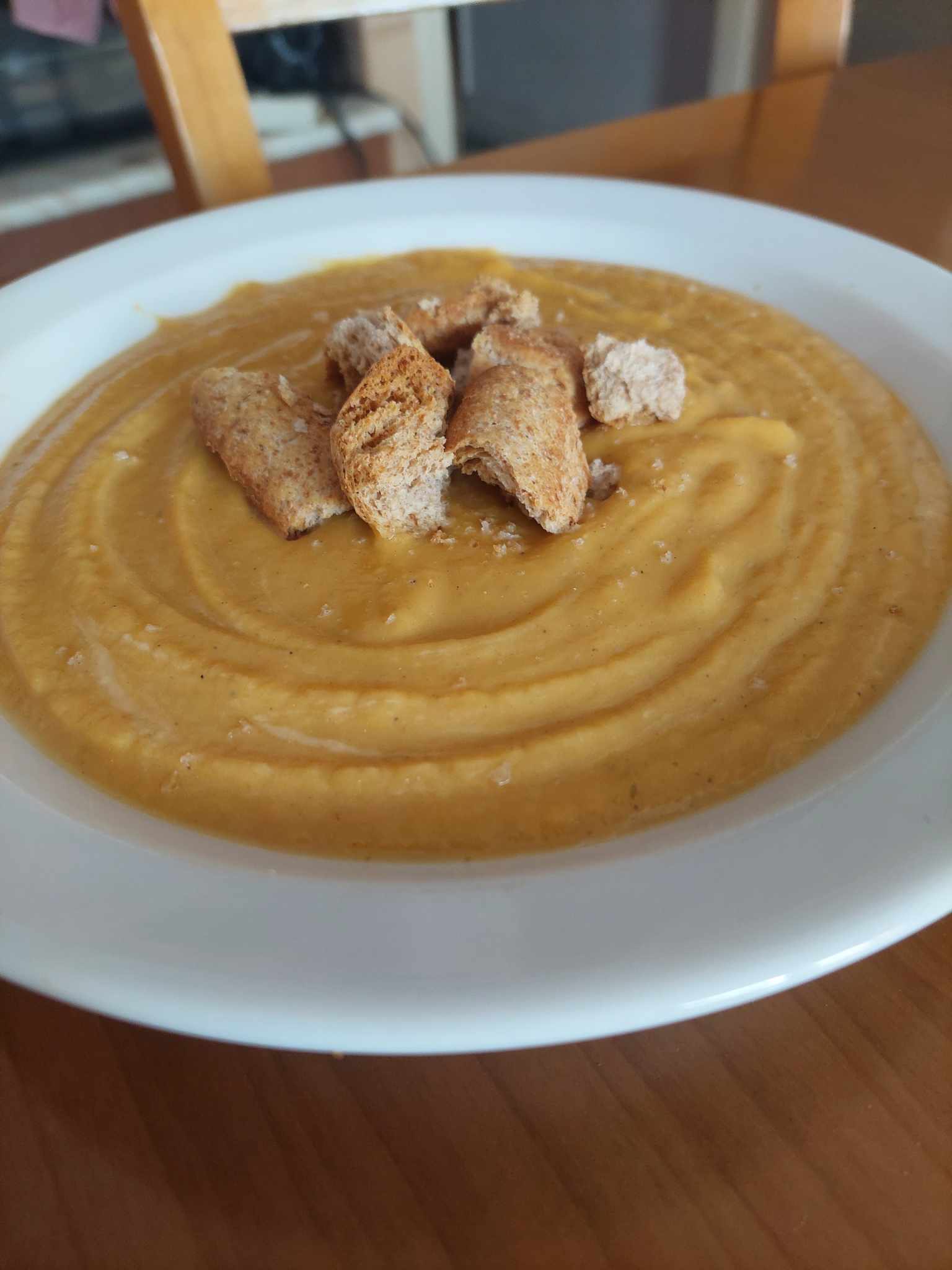 κολοκυθόσουπα βελουτέ-για-δίαιτα-με-παξιμάδι-ολικής άλεσης-συνταγή- κολοκυθόσουπα βελουτέ-για-δίαιτα-με-παξιμάδι-ολικής άλεσης-συνταγή-