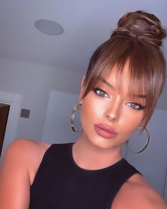 ψηλός-κότσος-με-μακριές αφέλειες-ιδέες- ψηλός-κότσος-με-μακριές αφέλειες-ιδέες-