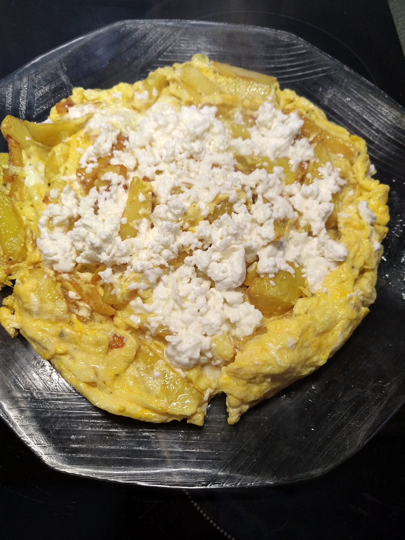 πατάτες-με-αυγά-και-φέτα-συνταγή- πατάτες-με-αυγά-και-φέτα-συνταγή-