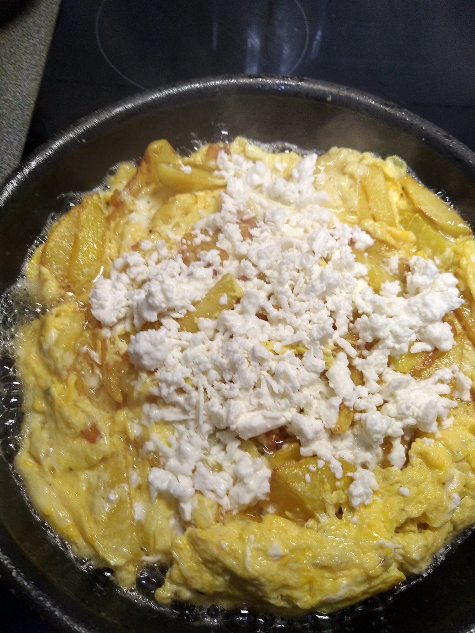 πατάτες-με-αυγά-και-φέτα-συνταγή-