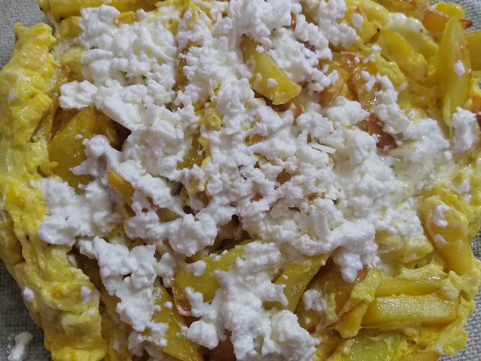 πατάτες-με-αυγά-και-φέτα-συνταγή-