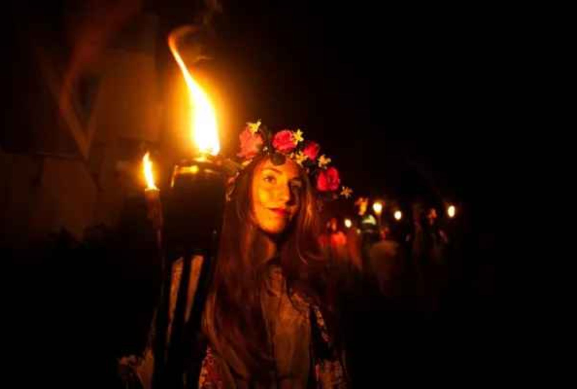 Το Στοιχειό της Χάρμαινας: Το σκοτεινό παραμύθι για έναν στοιχειωμένο ανεκπλήρωτο έρωτα που έγινε αποκριάτικο έθιμο