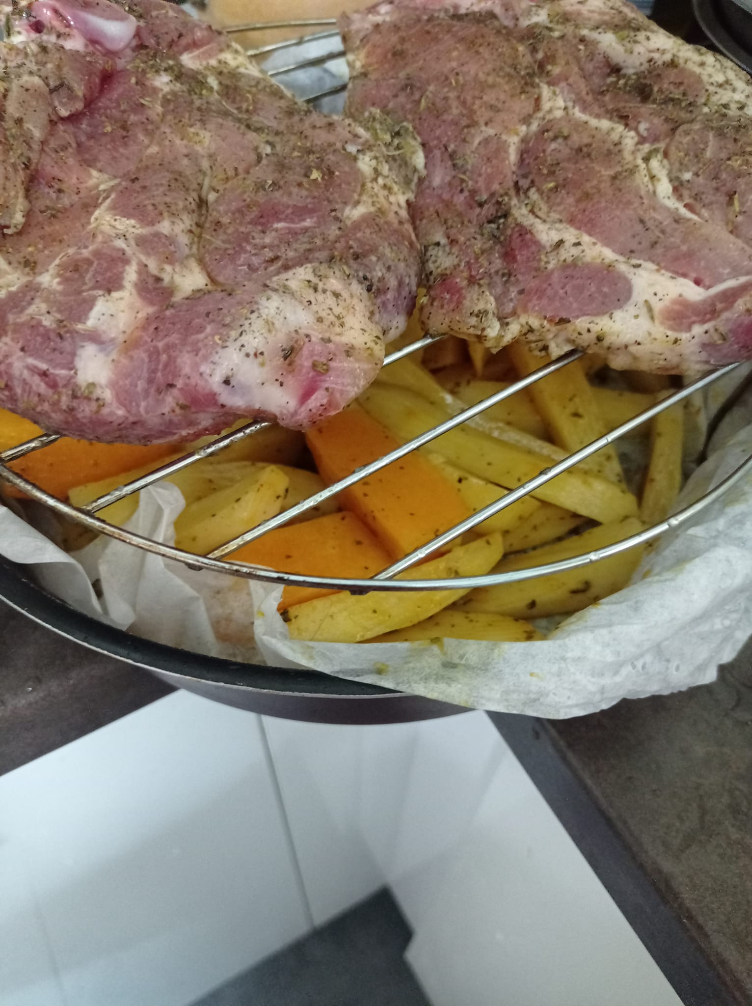 Μπριζόλες-με πατάτες-στο ρομποτάκι-συνταγή- Μπριζόλες-με πατάτες-στο ρομποτάκι-συνταγή-