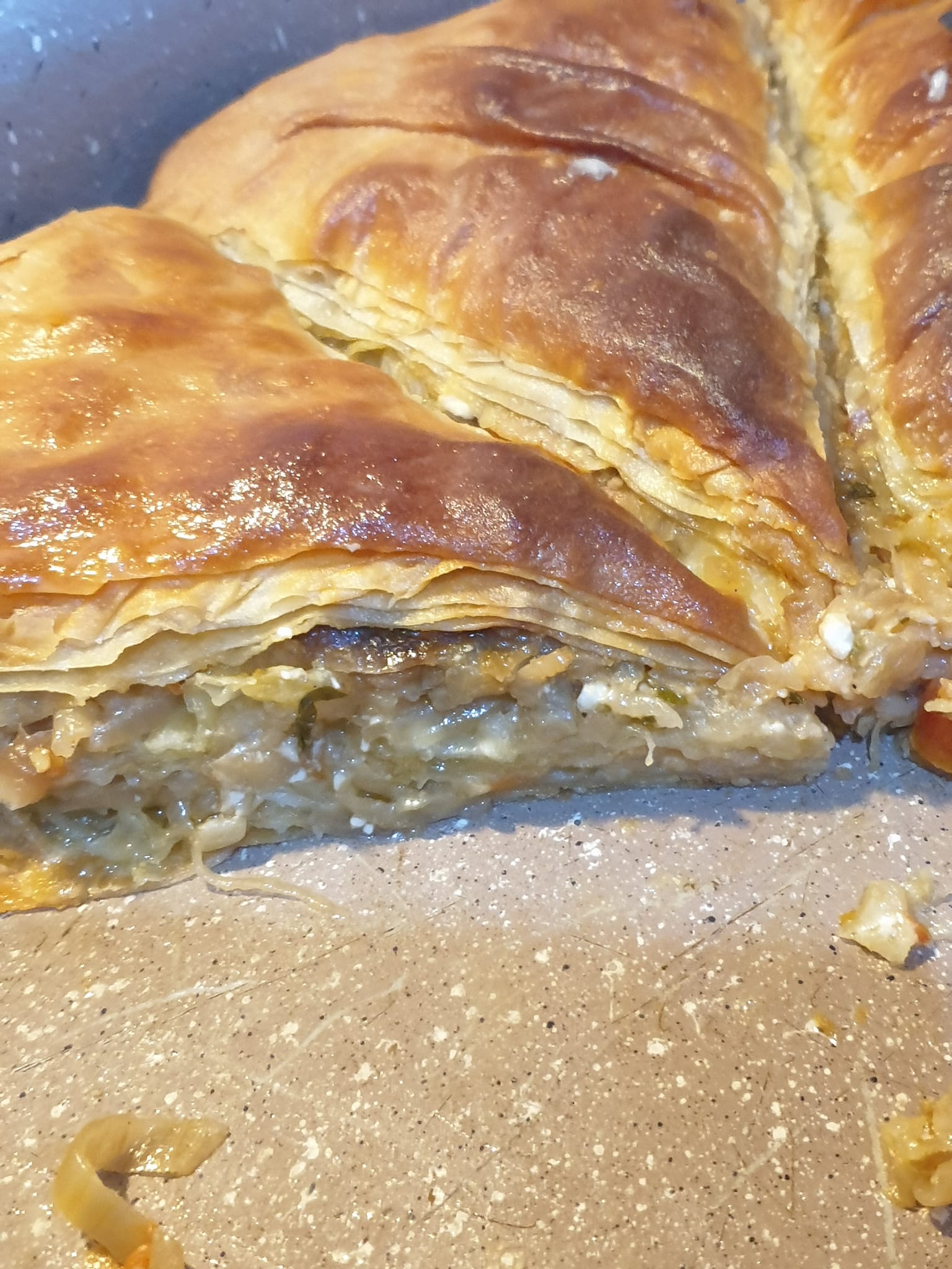 συνταγή-για-κρεμμυδοντοματόπιτα-