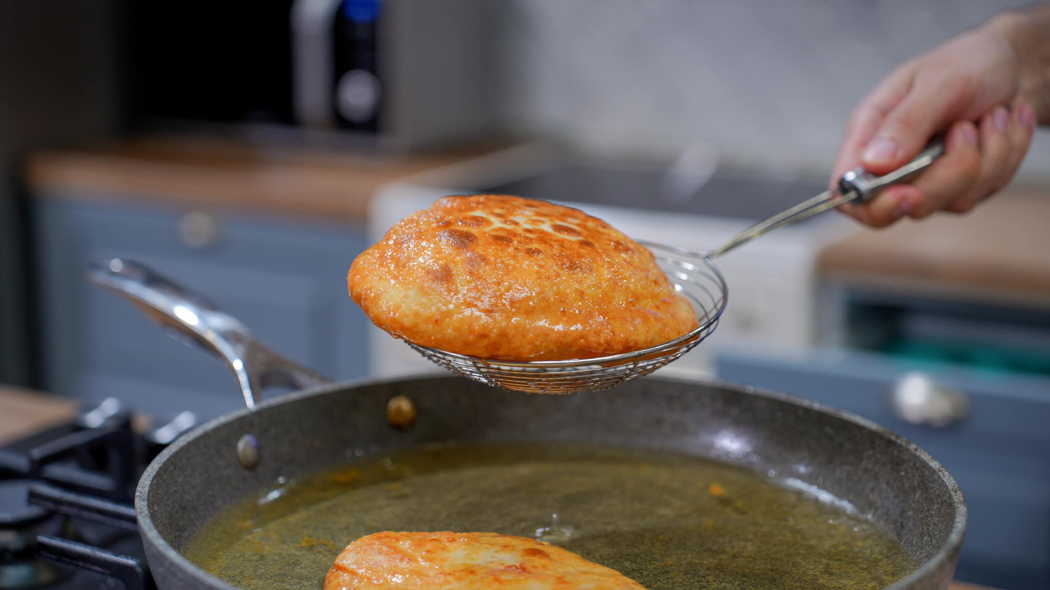 ζαμπονοκασερόπιτα-με-5 υλικά-στο-τηγάνι-συνταγή-