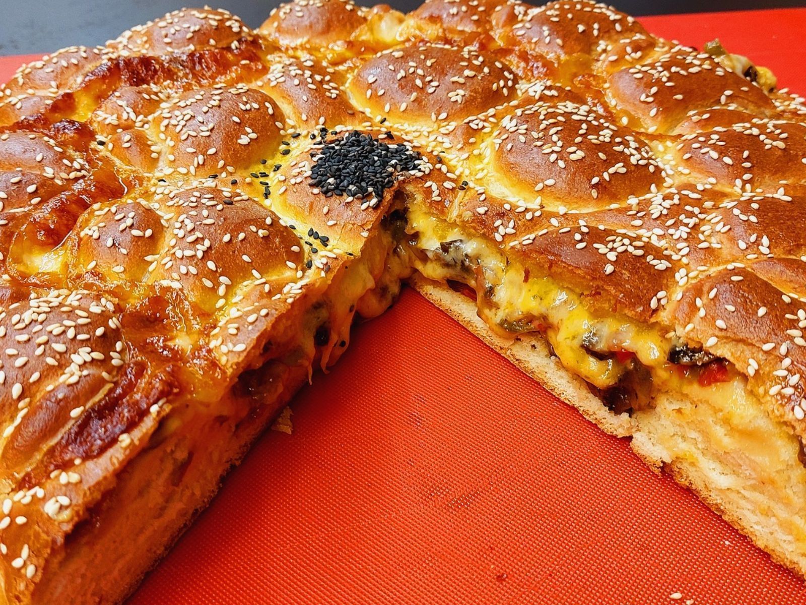 γεμιστό-ψωμί-σαν-πίτσα-συνταγή-