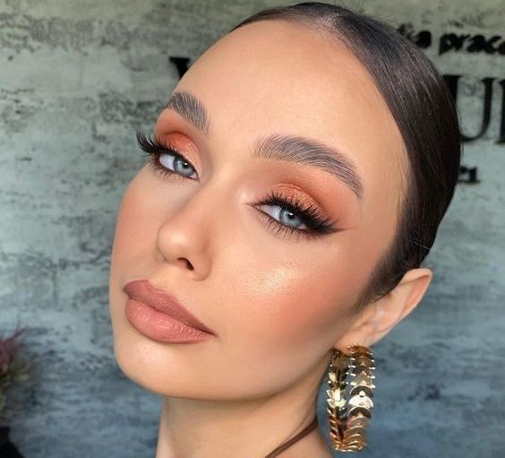 ιδέες-για-peach fuzz-μακιγιάζ-τάσεις 2024-