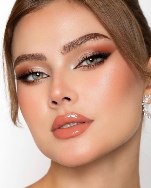 ιδέες-για-peach fuzz-μακιγιάζ-τάσεις 2024-