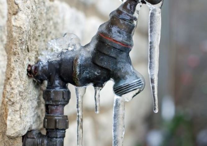 Χιονιάς και το παγετός : Πως να προετοιμαστείτε εσείς και το σπίτι σας